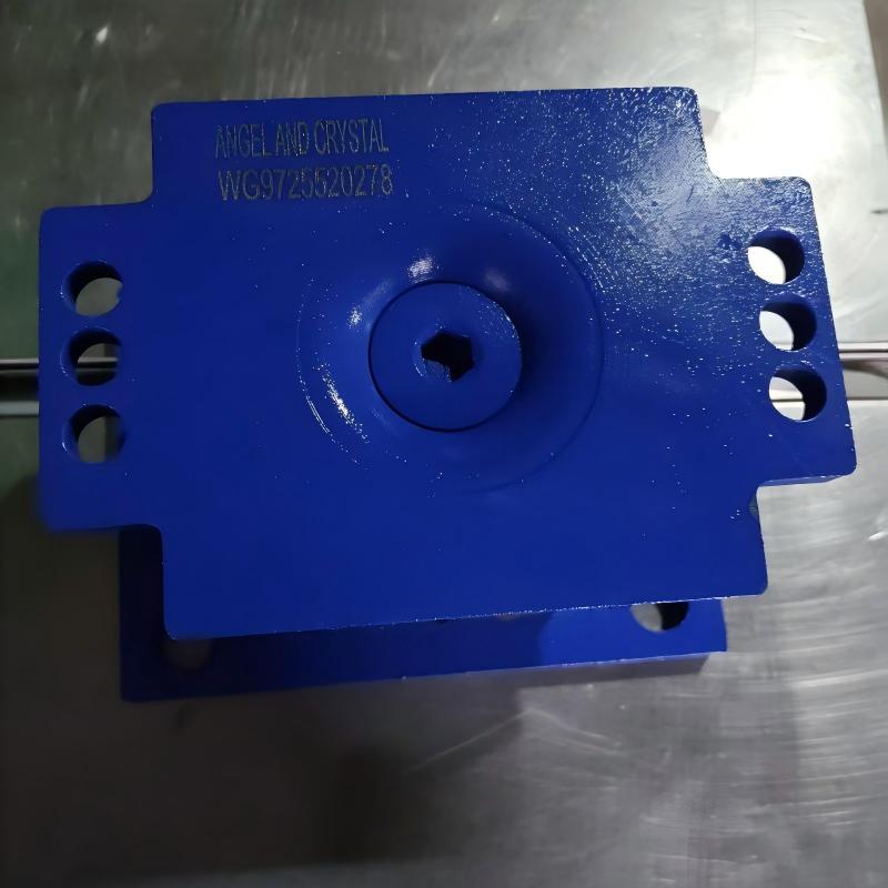 SINOTRUK HOWO Rubber Support Assembly AZ9725520278 6 Holes Rubber Type Chassis Support