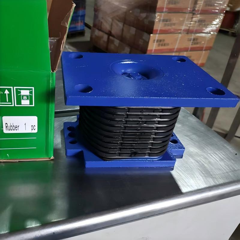 SINOTRUK HOWO Rubber Support Assembly AZ9725520278 6 Holes Rubber Type Chassis Support