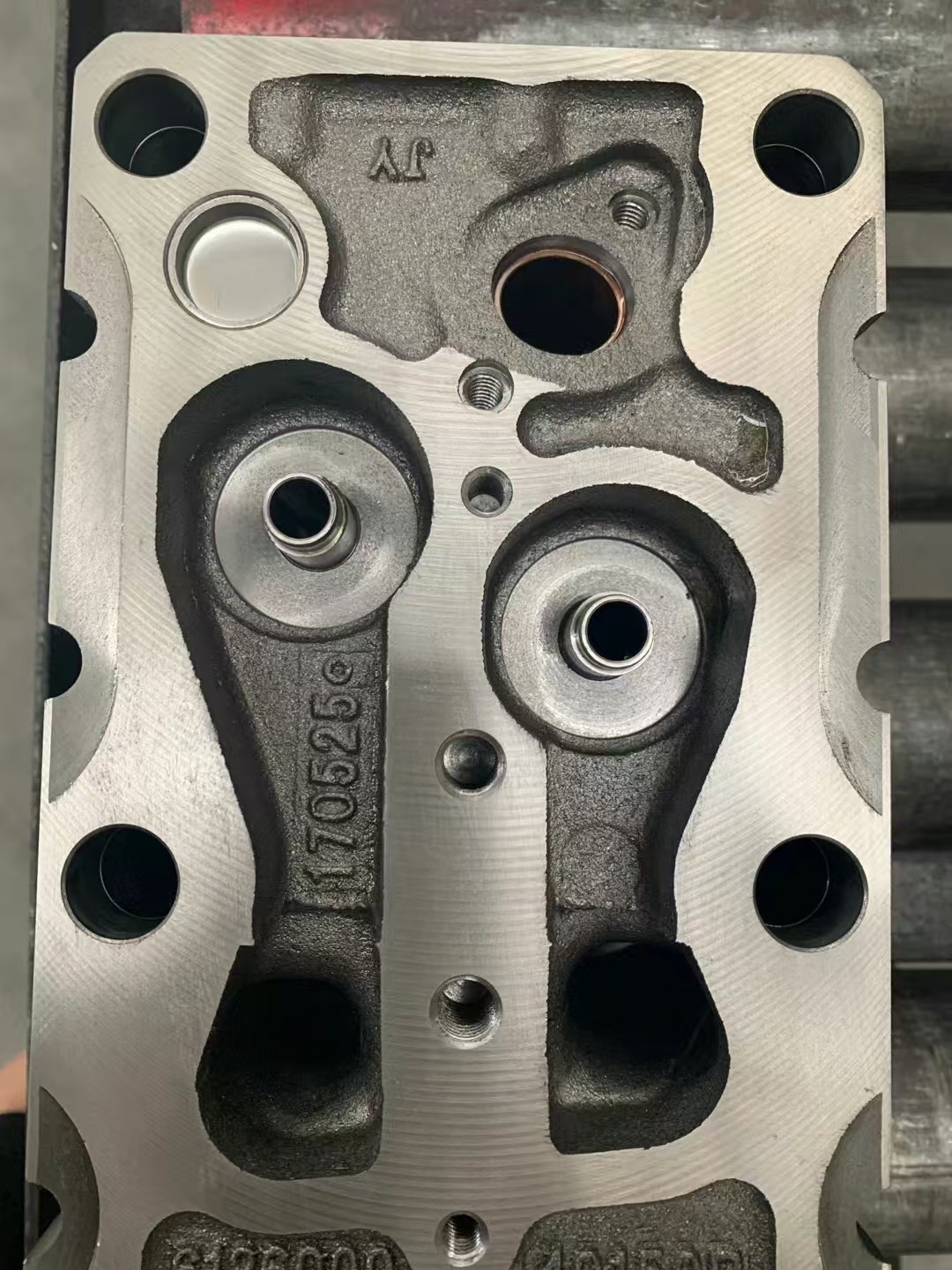 Cylinder Head 40058-202107 Engine Cylinder Head for Heavy Duty Truck Diesel Engine System Parts
