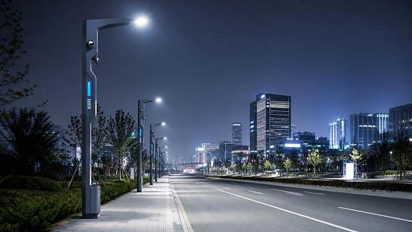 Smart Street Lighting for Urban Areas: Key Features, Control Options, and Deployment Factors