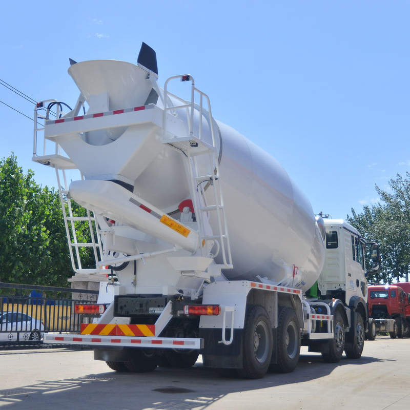 شاحنة خلط مستعملة Sinotruk Howo 8X4 ذات 12 عجلة