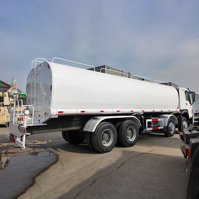 3 Camion-citerne d'arrosage Howo 8x4 d'occasion