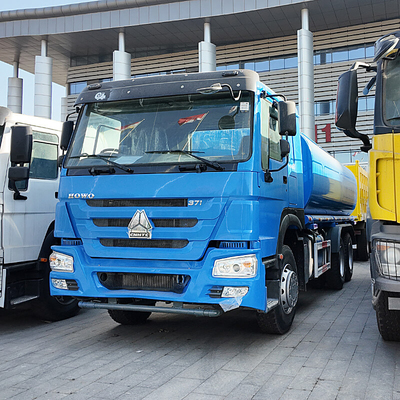 Camion-citerne d'arrosage HOWO 6X4 d'occasion et remanufacturé 371hp