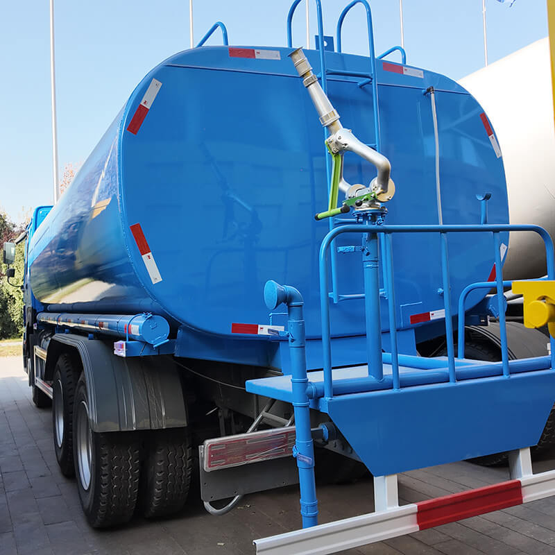 5 Camion-citerne d'arrosage HOWO 6X4 d'occasion et remanufacturé 371hp