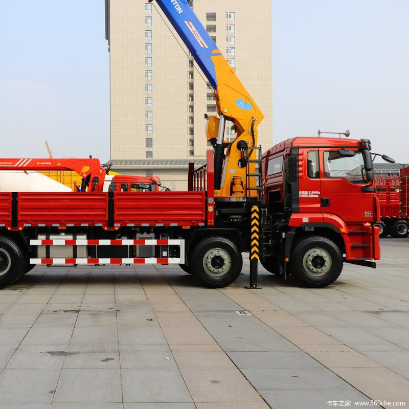 Camion-grue d'occasion 8x4 à flèche à vendre