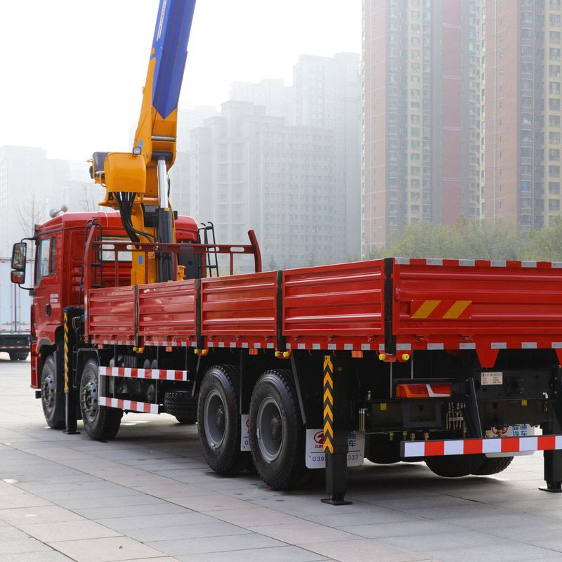 Camion-grue d'occasion 8x4 à flèche à vendre