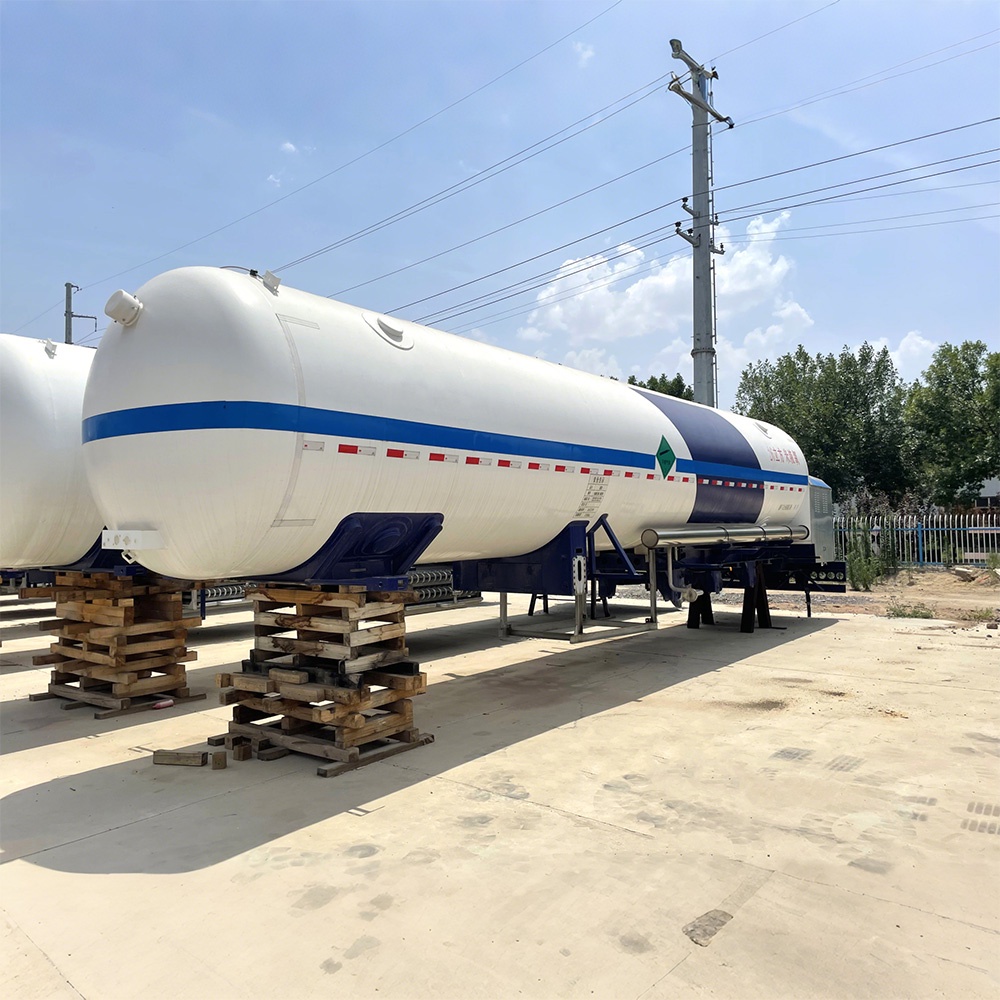 Remolque cisterna química usado para transportar líquidos corrosivos