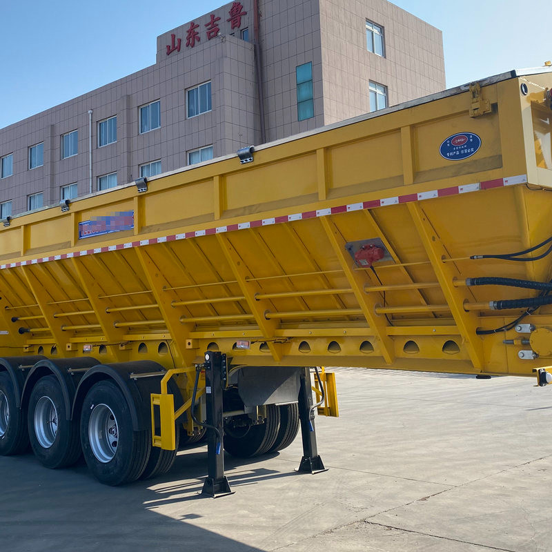 Semirremolque con cinta transportadora inteligente para el transporte de material en polvo