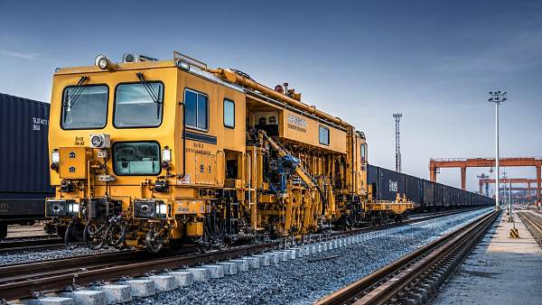 Rail Engineering Machinery: How to Compare Uptime, Output, and Service Risk
