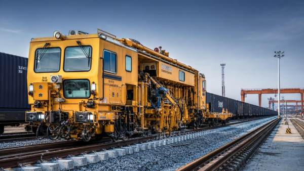 Rail Engineering Machinery: How to Compare Uptime, Output, and Service Risk