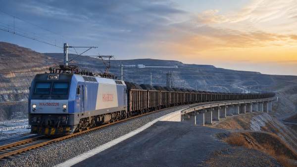 How Heavy-Haul Locomotive Axle Load Affects Power Planning on Mineral Railways