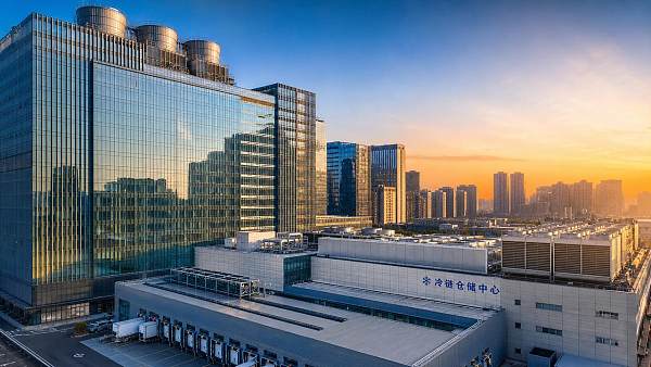 Are Thermal Resilience Standards Ready for Hotter Urban Buildings? Are Thermal Resilience Standards Ready for Hotter Urban Buildings?
