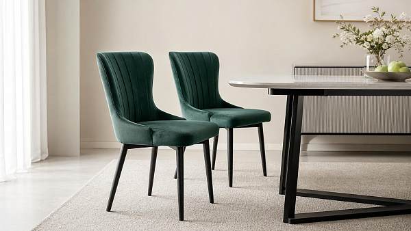 How to Choose Velvet Upholstered Dining Chairs for Durability, Comfort, and Easy Cleaning