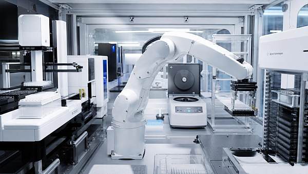 Robotic Arm Payload and Reach Benchmarks That Affect Lab Layout