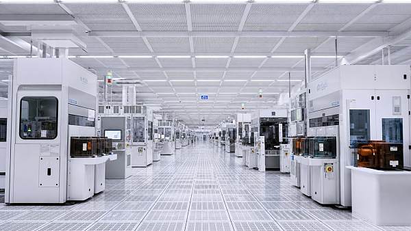 Semiconductor Cleanroom Design for ISO Class 1 Goals