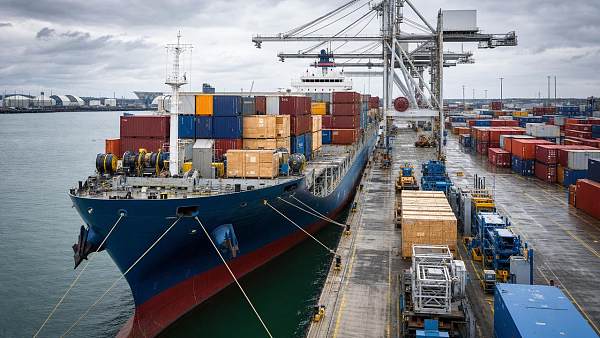 Shipping Rates in 2026: What’s Driving Volatility and Surcharges?