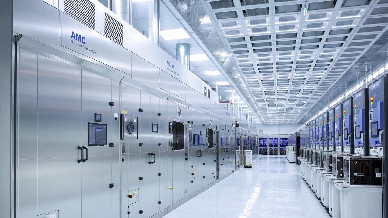 How AMC Filtration Supports Cleaner Process Conditions in Advanced Fabs