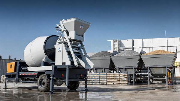 Concrete Mixers for Construction: Choosing Capacity, Mobility, and Mixing Efficiency