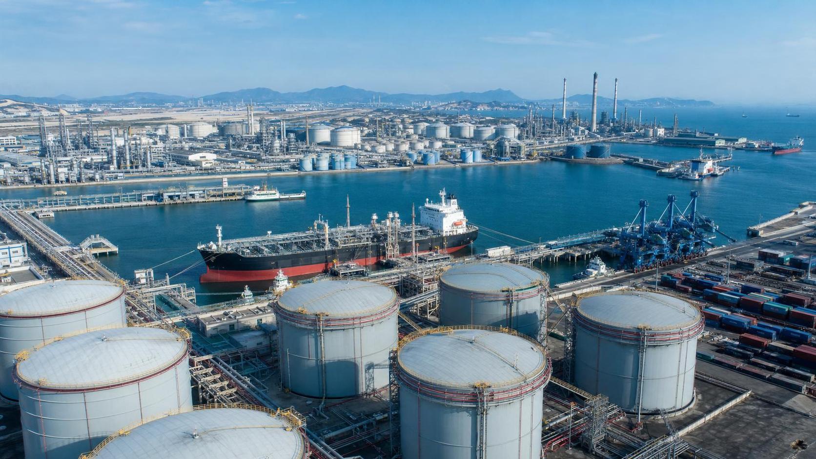 China’s May Crude Import Cut Eases Oil Price Pressure