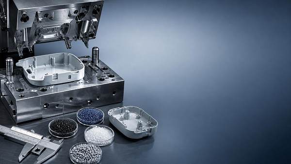 How to compare injection molding OEM service options