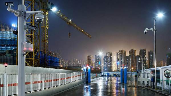 Optical Solutions for Smart Construction Sites: What Improves Visibility and Safety