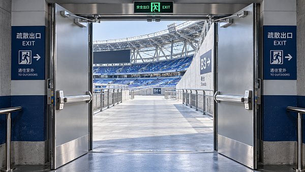 How to select stadium access hardware for safe emergency egress