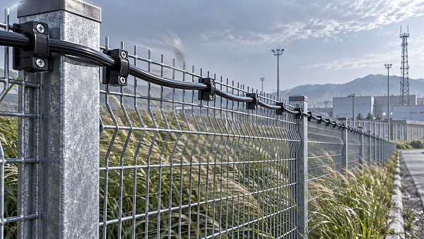 How wind affects optical sensing for perimeter security on fences
