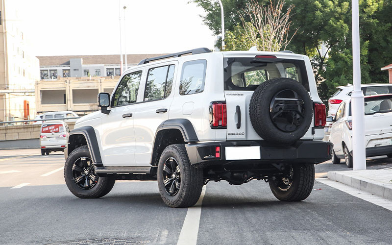 Jetour T2 vs Tank 300 Hi4-T The Ultimate Showdown of New Energy Hardcore SUVs