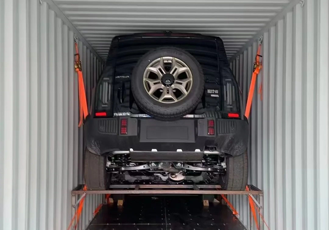 捷途旅行者2 Our company has successfully completed the delivery of three Jetour T2 rugged SUVs to a client in Dubai, UAE.