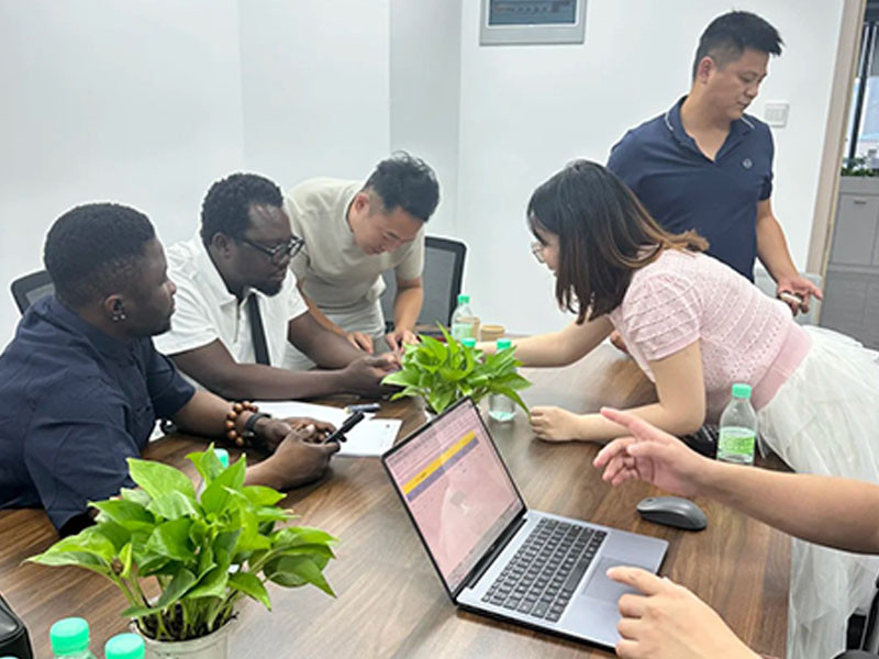 到访1 Nigerian Client Visits Company to Discuss Partnership and Signs On-Site Purchase Agreement for Two Jetour T2 Rugged Off-Roaders
