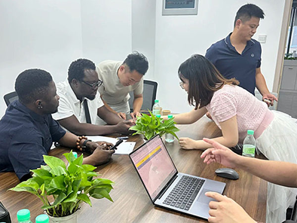 Nigerian Client Visits Company to Discuss Partnership and Signs On-Site Purchase Agreement for Two Jetour T2 Rugged Off-Roaders