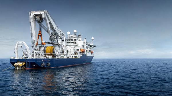 Why are subsea installation vessels getting more specialized?