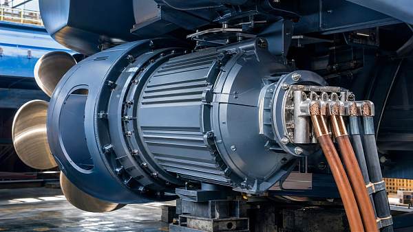 LME Copper Hits $13,702/ton, Pressuring Marine Cable & Propulsion Supply Chains