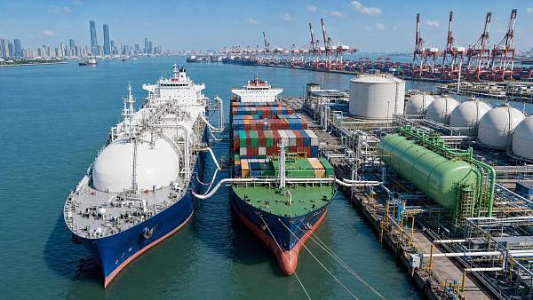 Shanghai Port Gains Dual LNG-Methanol Bunkering Role