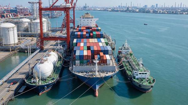 Shanghai Port Launches Methanol-LNG STS Bunkering