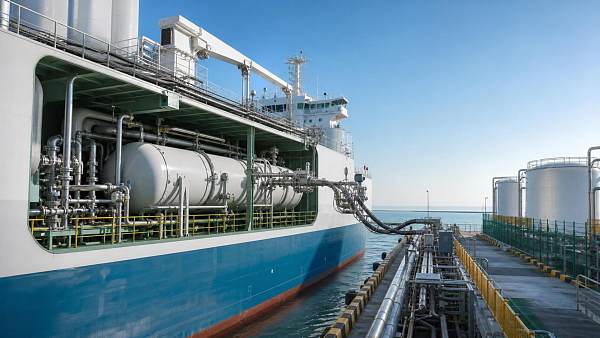 Ammonia Fueled Ships Fuel System Explained: Storage, Safety, and Bunkering Basics