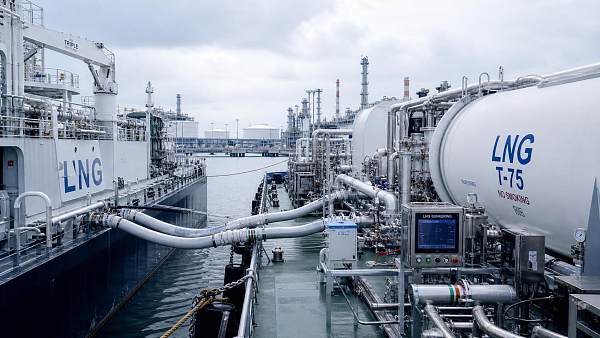 IMO Adopts LNG Bunkering Vessel Safety Rules