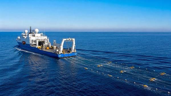 What Defines an Effective Offshore Seismic Survey Vessel for Deepwater Projects?