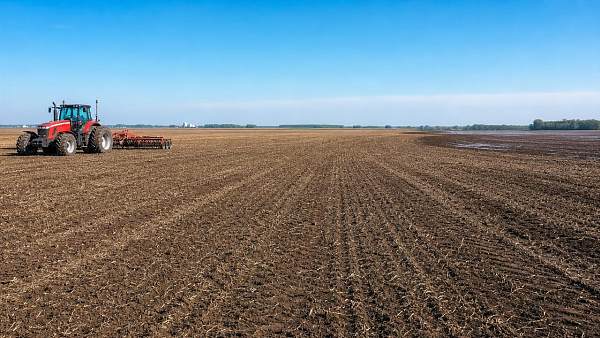 Soil Preparation Mistakes That Reduce Yield Before Planting