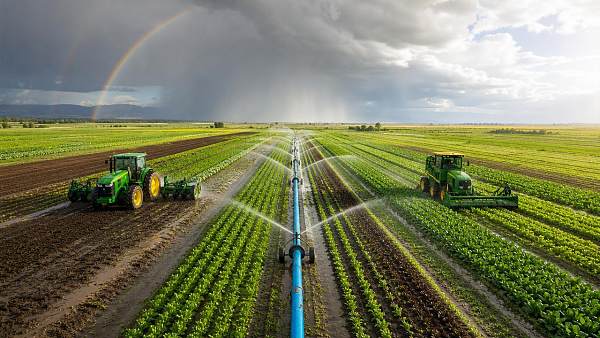 Sustainable farming practices that hold up in extreme weather