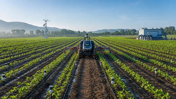What problems does smart farming technology solve first?