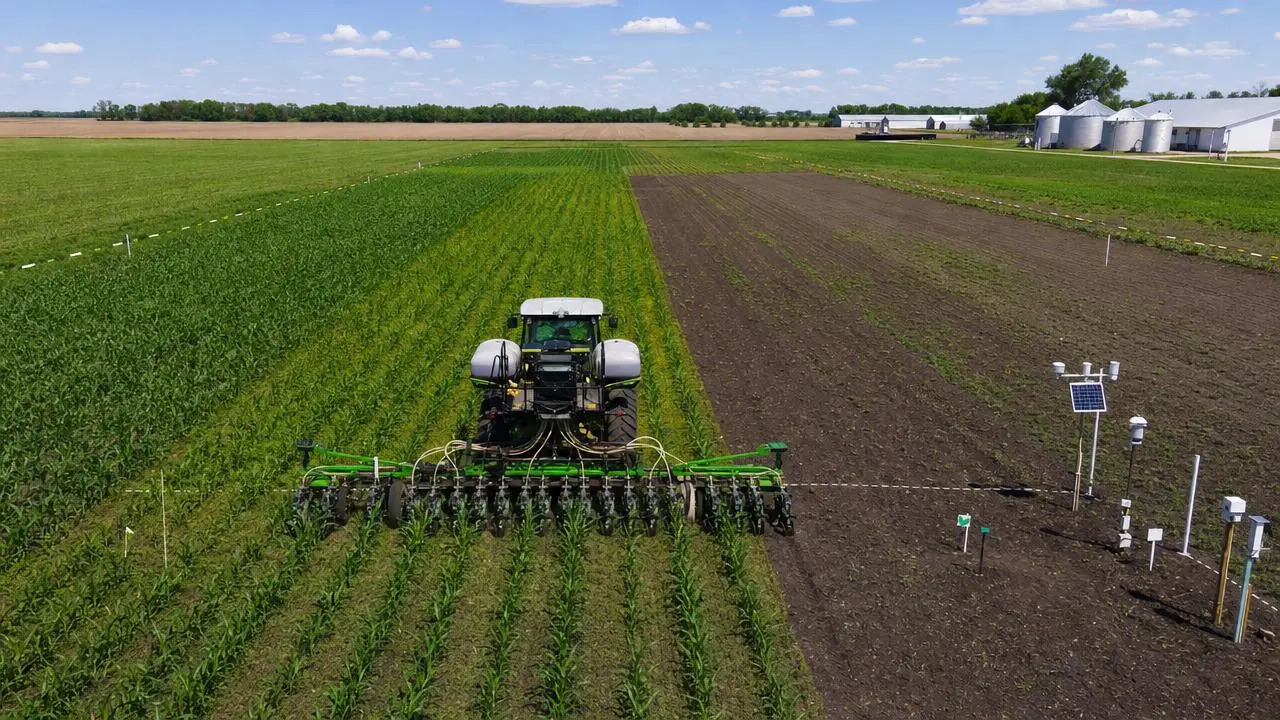 How Precision Farming Algorithms Use Yield, Soil, and Weather Data to Improve Input Rates