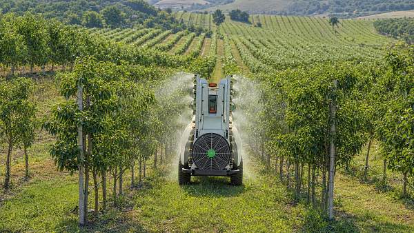 How to Choose Plant Protection Equipment for Orchards by Tree Height, Row Spacing, and Spray Drift