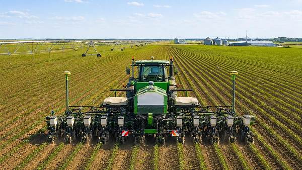 How Intelligent Farm Tools Manufacturers Build Smarter Workflows on Large Farms