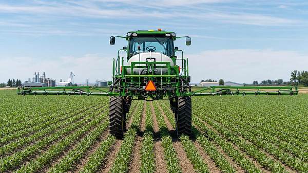 How to Read Agricultural Equipment Specifications for Sprayers Before You Compare Models