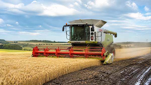 How to Evaluate Self Propelled Harvesting Equipment for Crop Type and Field Conditions