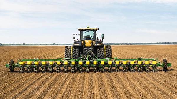 Which equipment for larger fields maintains accuracy at higher speeds?