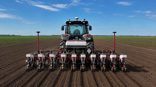 How Tractor Intelligence Systems Improve Field Efficiency and Input Accuracy