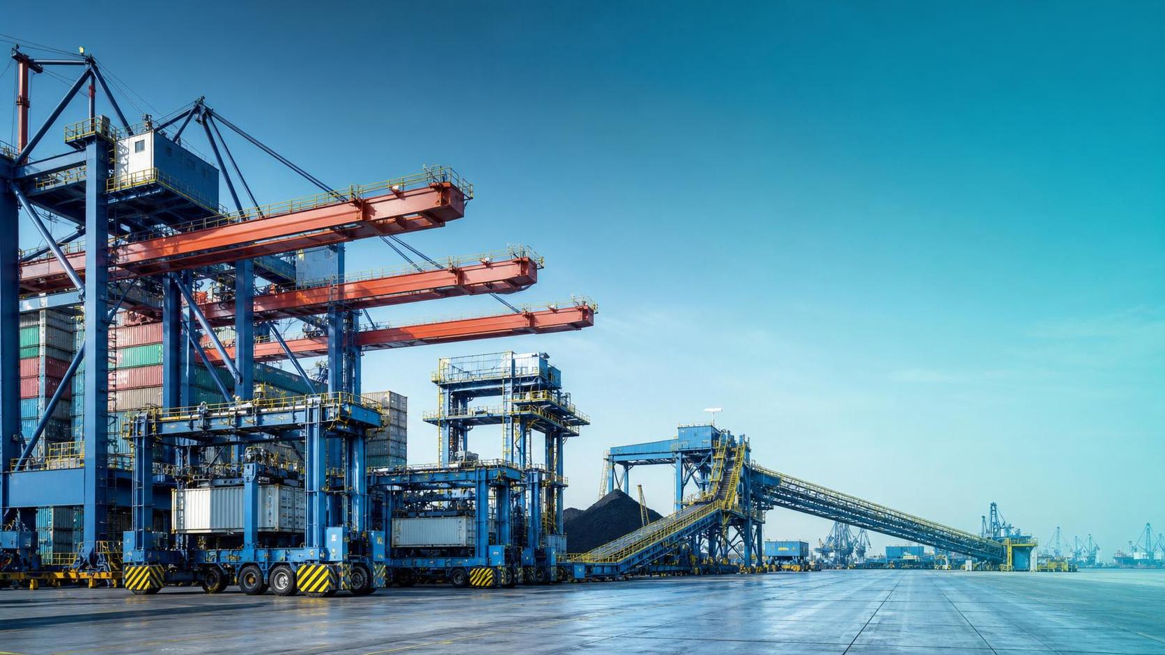 How a Port Equipment Market Intelligence Platform Supports Smarter Vendor Shortlists