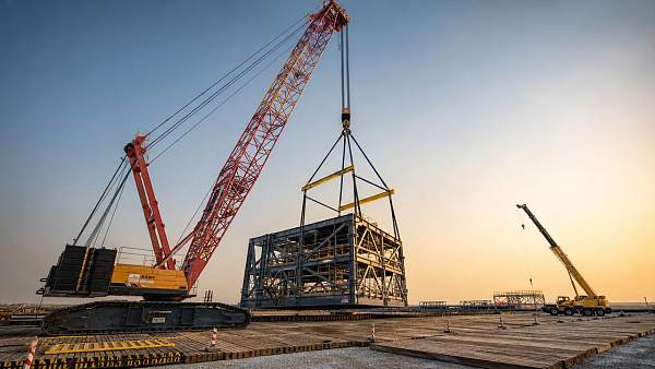 When do crawler cranes beat mobile cranes on site? When do crawler cranes beat mobile cranes on site?